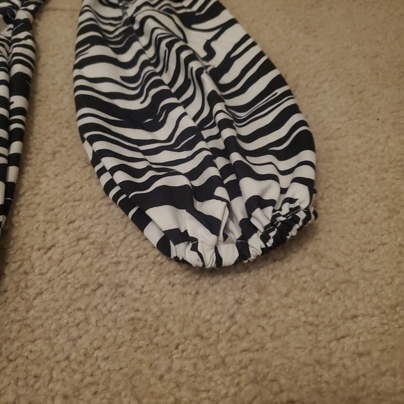 Pretty Little Thing Monochrome Zebra Print Tie Bust Cut Out Bodycon Dress - Picture 7 of 8